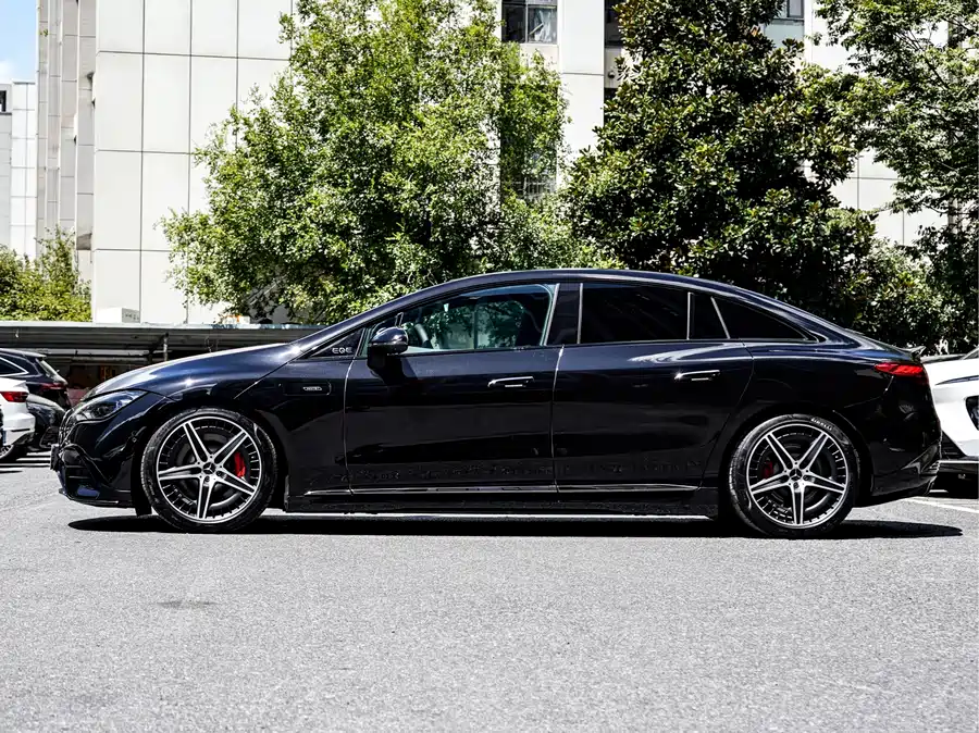 Mercedes EQE - фото 4