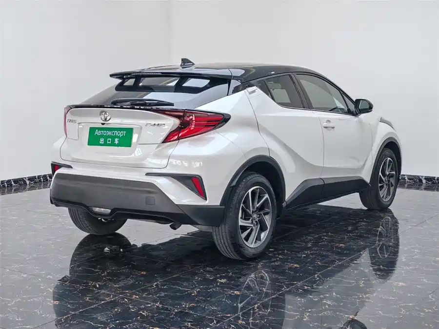 Toyota C-HR - фото 4